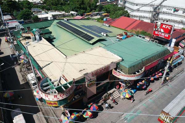 Solar array on the San Roque Supermarket branch in Novaliches, Quezon City